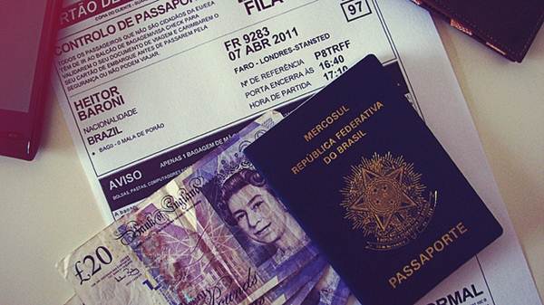 Não se esqueça de retirar o passaporte em tempo hábil e trocar o dinheiro correspondente ao país de origem quando comprar um pacote de viagens internacional